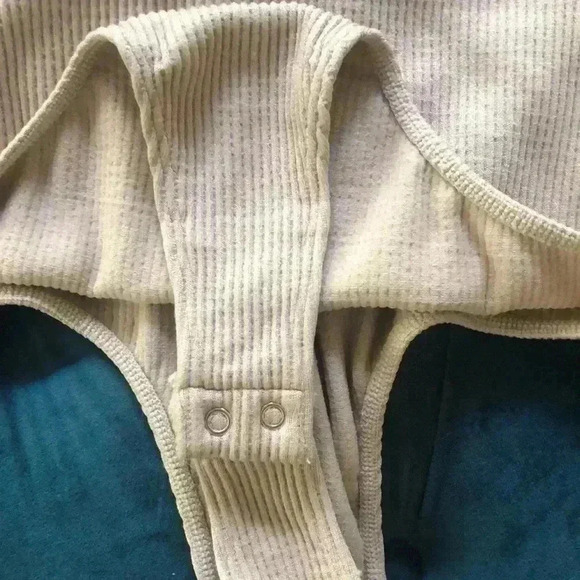Forever 21 tan bodysuit size small. In great condition! - Picture 4 of 4
